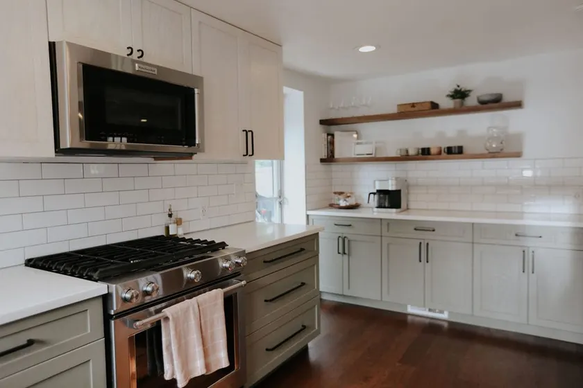 3BR Home with AC, Hot Tub + Walkable Restaurants - Image 1