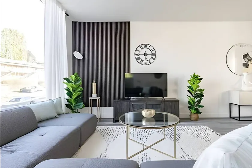 3BR Townhouse | Balcony | Seattle | Sophari Home L - Image 1