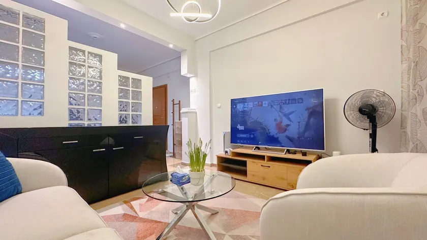 1 min to the sea, PS5, MacBook, Sony TV, 2m bed, memory foam mattress, gaming, movies, leisure apartment, hotel disposables - Image 1
