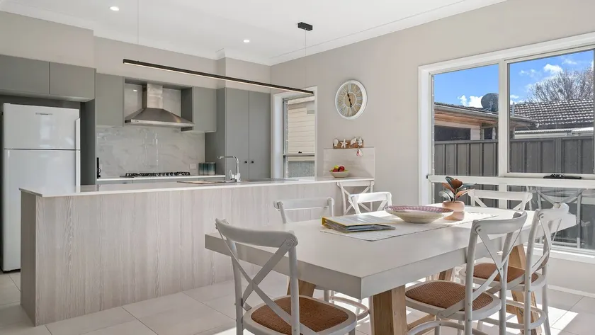 4 Bedrooms, Walk To Cafes, Shops & Restaurants - Image 1