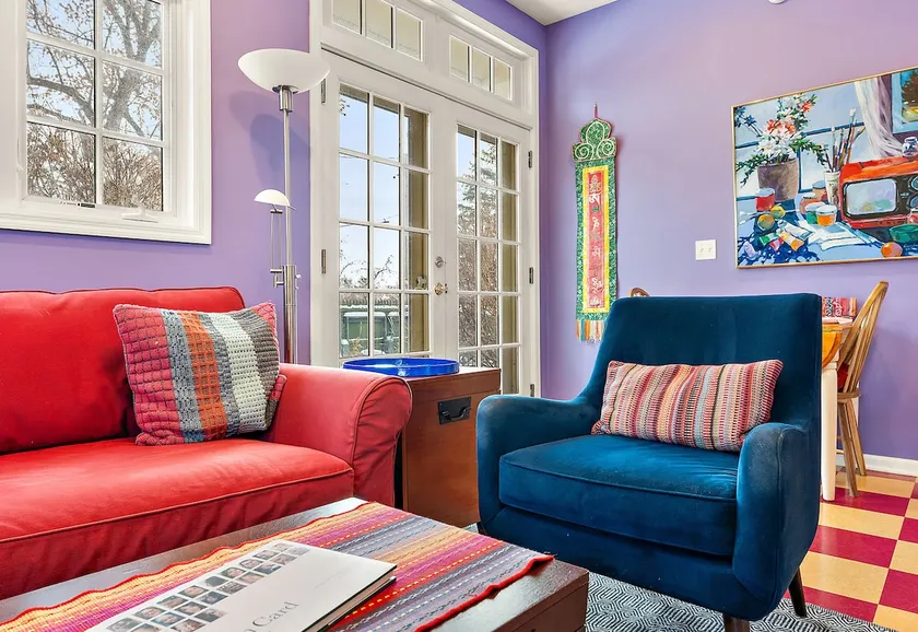 Carriage house with private garden - Image 1