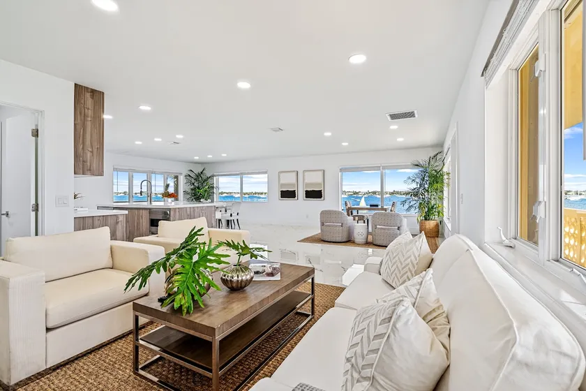 Gorgeous condo with stunning views - Image 1