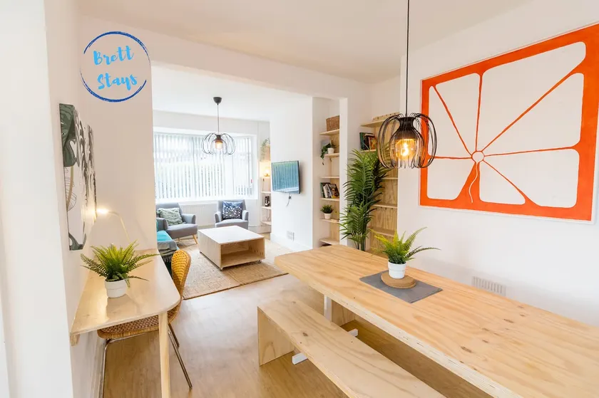 Stunning Stay Fast Wi Fi Garden Walk to Town - Image 1