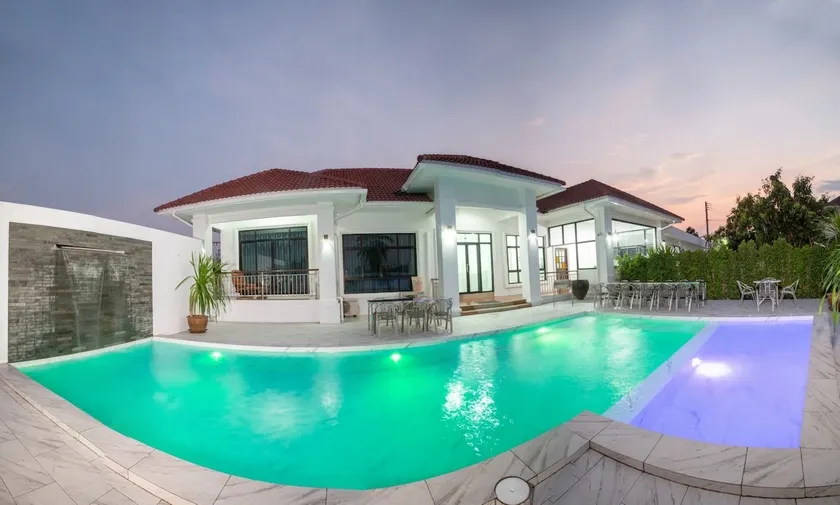 Family Paradise Villa, Pool Table, Karaoke Room - Image 1
