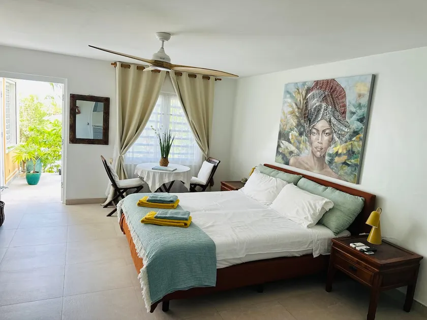 Spacious Pelican Key studio-pool. - Image 1
