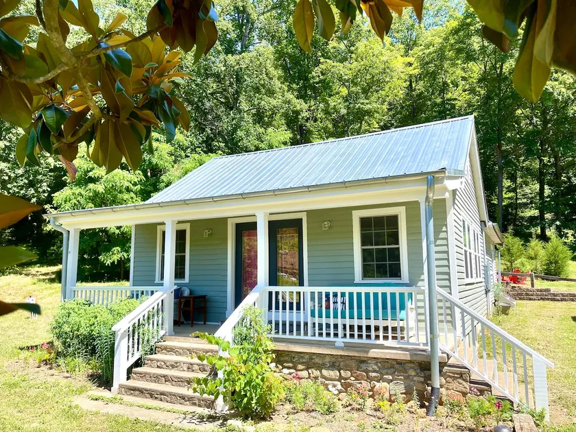 Beech Grove Cottage - Walk to Devils Backbone - Image 1