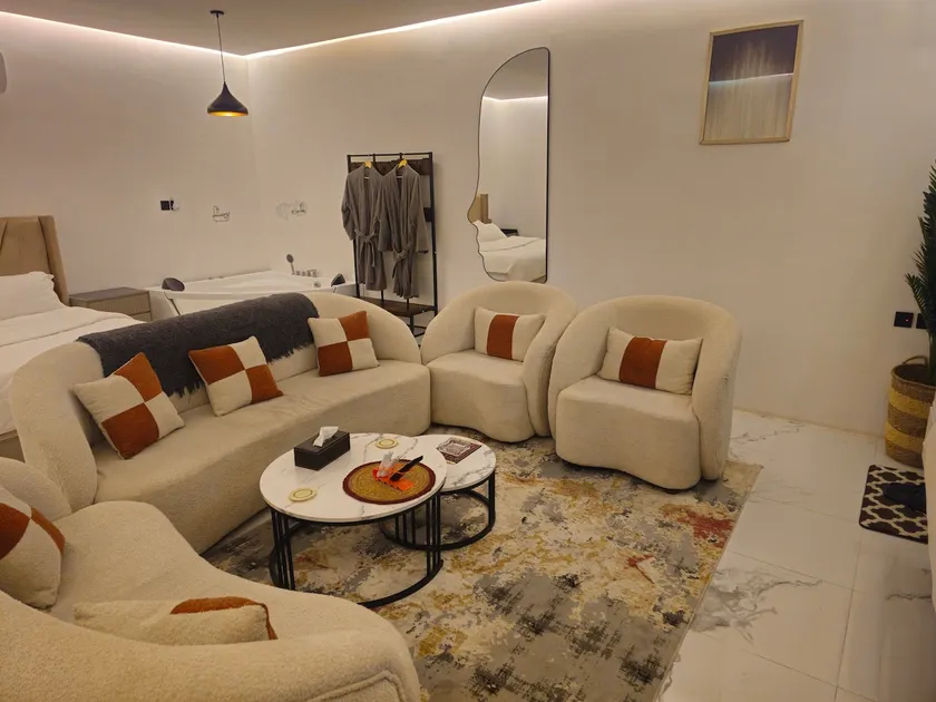 Studio with Jacuzzi and self check-in garage - Image 1