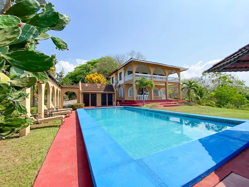 Private home w/pool and nature, 20 min from beach - Image 1