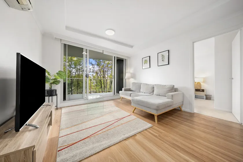 Heart of city/modern 2BR/free parking/ANU/pool/gym - Image 1