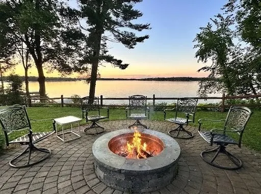 5 Bedroom, Views, Gameroom, Lakefront - Image 1