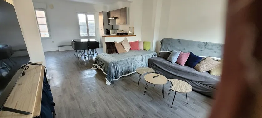 Quiet bright duplex near shops, easy parking - Image 1