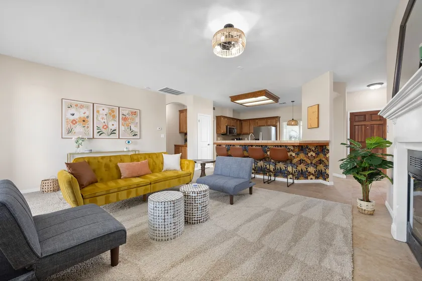 Quaint Corner NW Cottage + Pool- Patio- Parking - Image 1