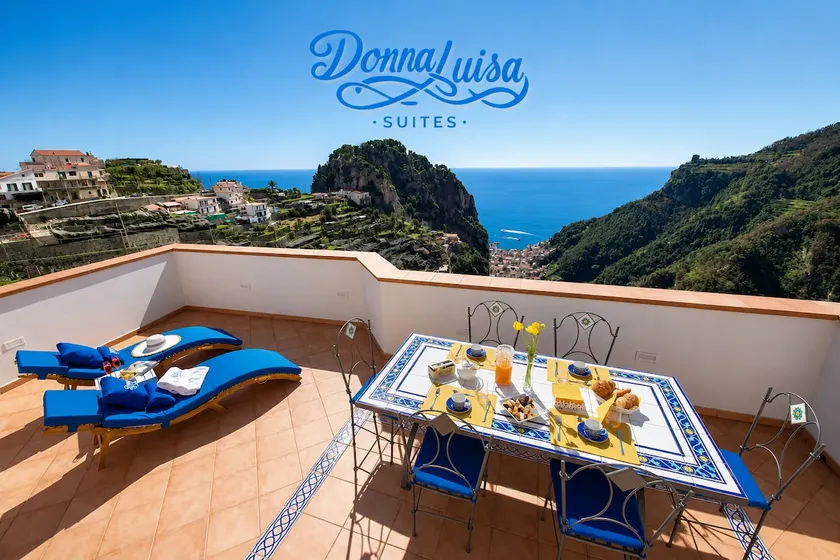 Stunning view over sea and Amalfi-free parking - Image 1