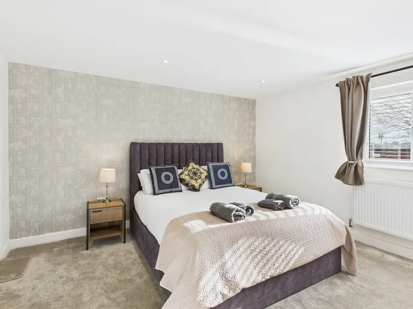 West Midlands Modern guests home by City centre - Image 1