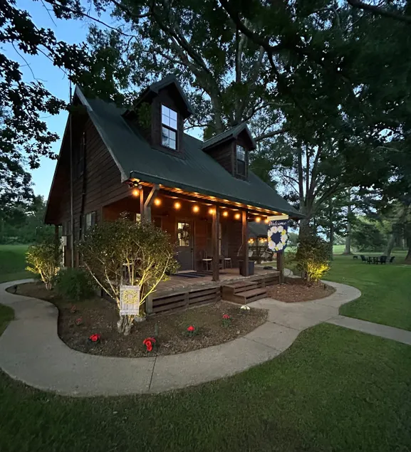 “The Cabin” Tylertown, MS - Image 1