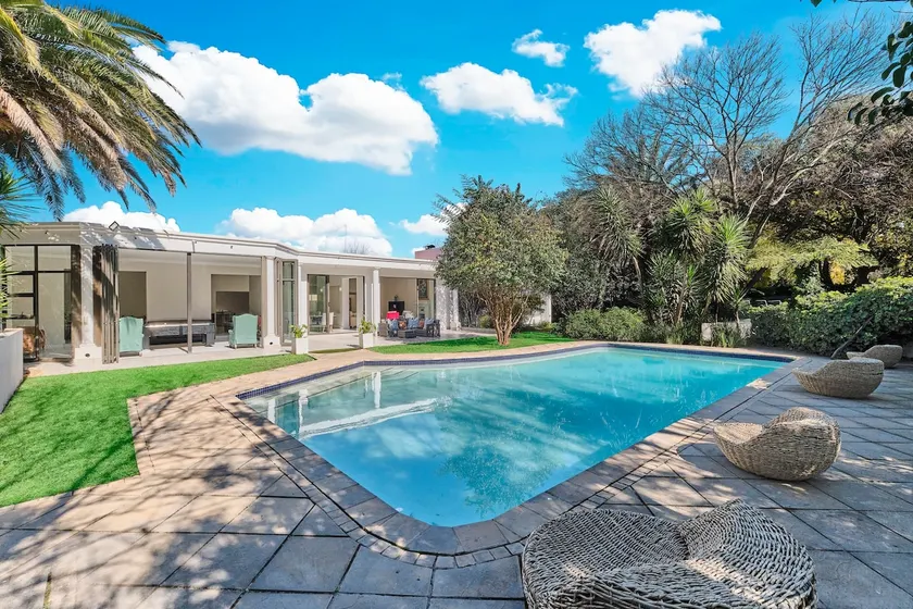 Luxe Group Retreat with 6 Ensuite Rooms - Image 1