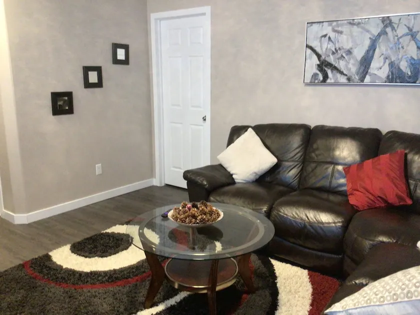 Brand new basement, very nice area - Image 1