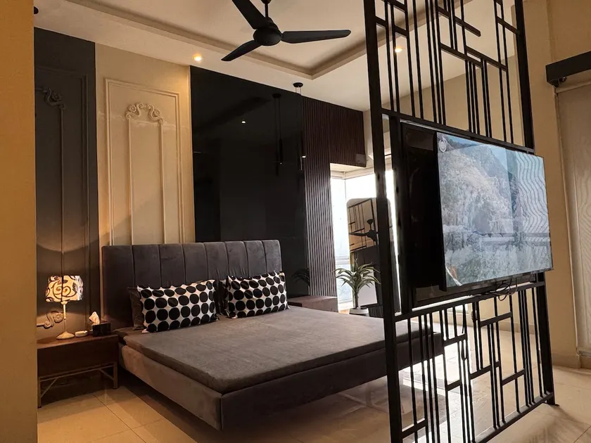 Posh Penthouse: Studio Apt - Image 1