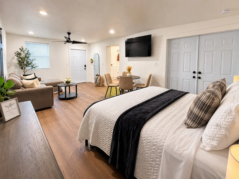 .7 Mile Walk to Busch Gardens | Private Studio - Image 1