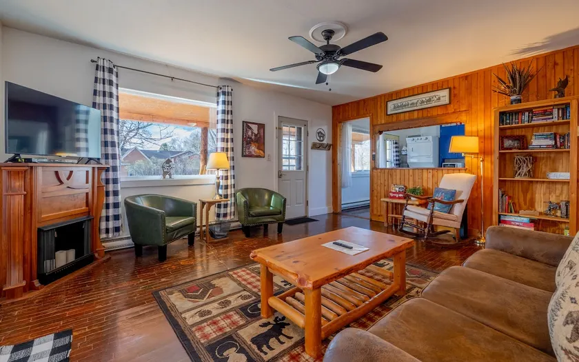 Buffalo Cabin- Walk to downtown, Pet friendly - Image 1