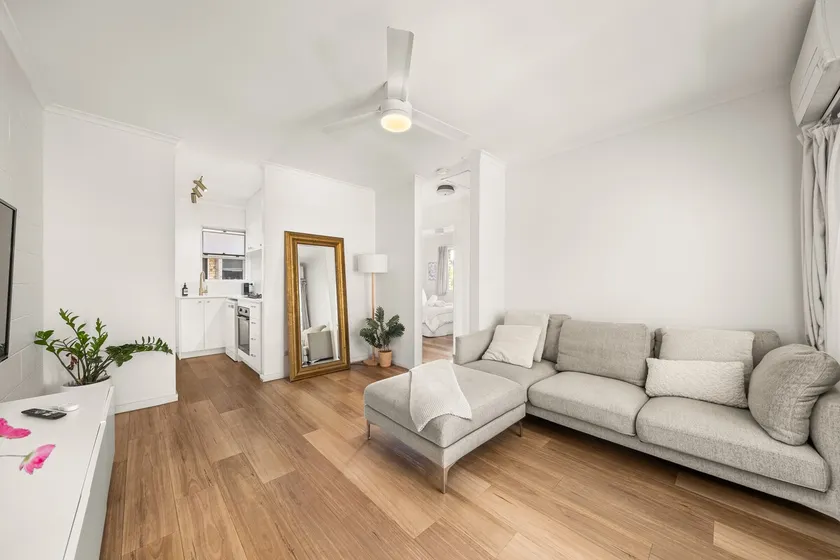 Bright Mini Unit - Walk to Felons & James Street - Image 1