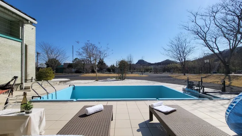Pool and barbecue area included! < Maximum 20 people > 8 rooms/karaoke facilities available/pets allowed - Image 1