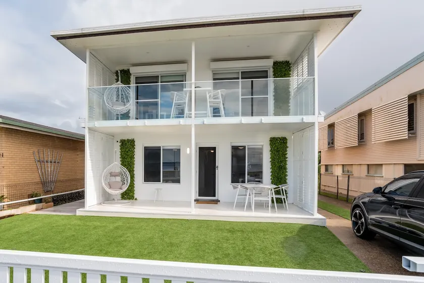 Absolute Waterfront ‘On The Esplanade’ 5 Stars - Image 1