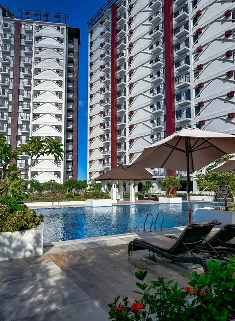 Furnished Suite in Lapu-Lapu + Stunning Pool View - Image 1