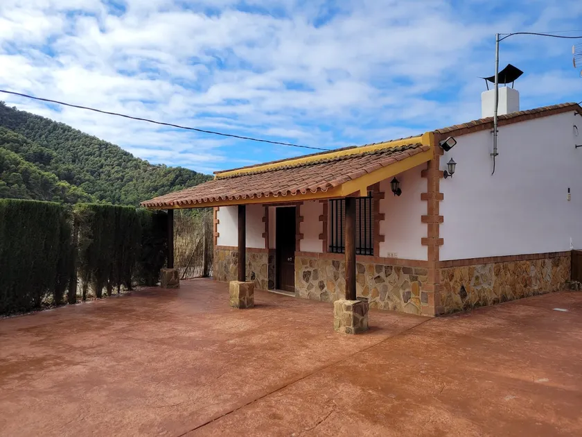 Country house in nature - Image 1