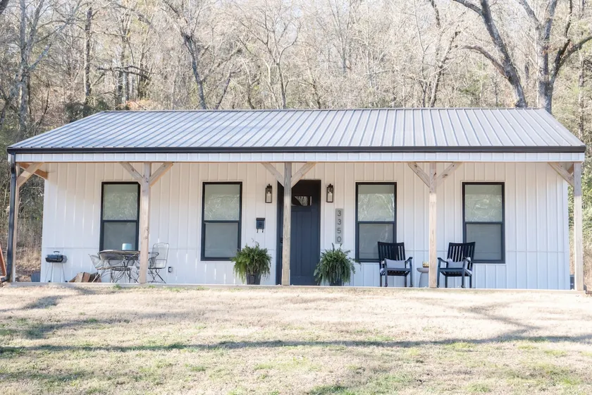 3BR Cozy Peach Cottage w/ Firepit in Ozarks Mtns - Image 1