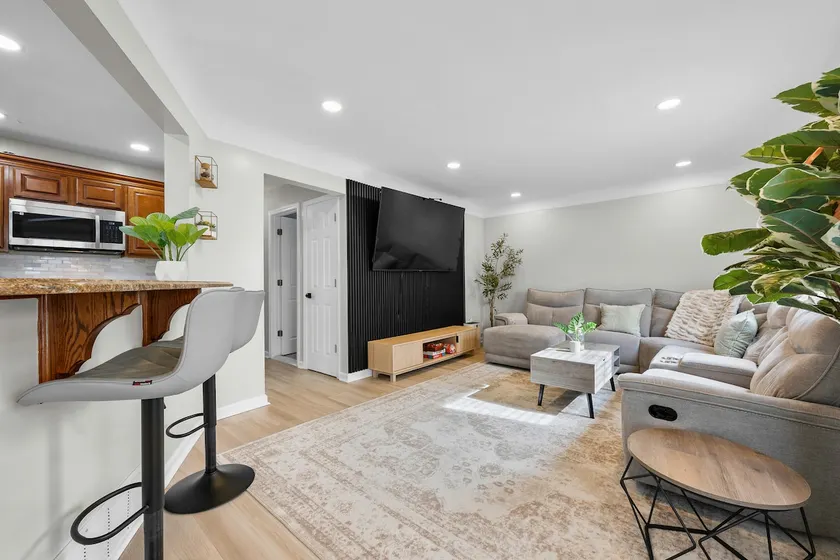 Top-Rated 4BR Dearborn Oasis | Jacuzzi • Near DTW - Image 1