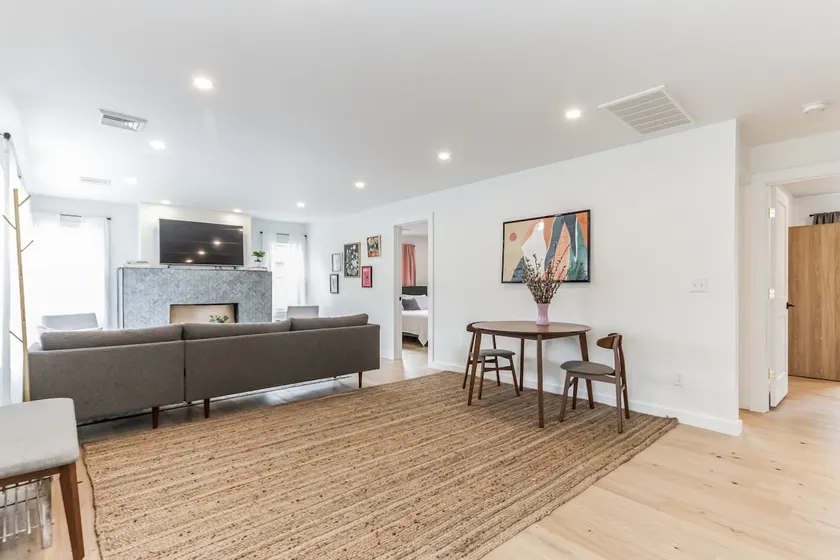 Newly renovated Retreat on 120 acres - Image 1