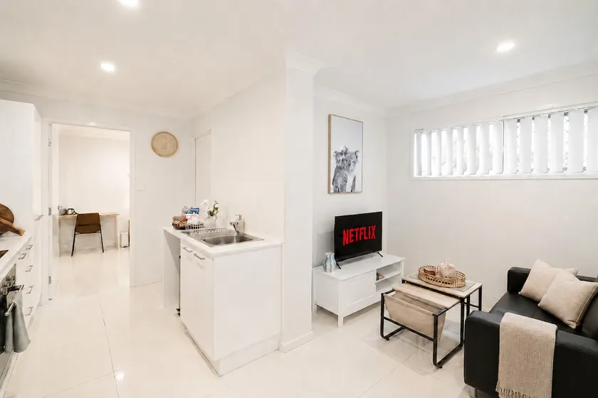Tidy Rocklea 1BR | Parking & AC | 314AF1 - Image 1