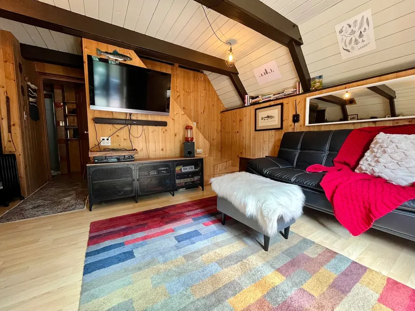 Hilltop Hideaway with Hot Tub - Image 1
