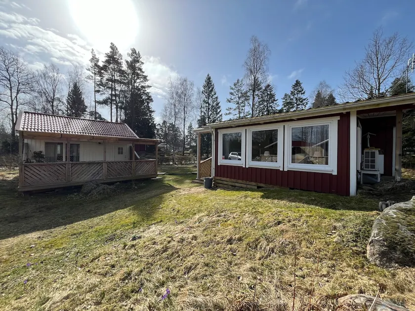 Cottage plot with wood-fired sauna - Image 1