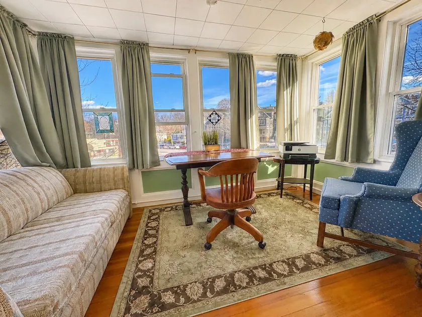 IMPRESSIONANTE RENOVATED SUNNY 1400SF 4/5BED/2BATH APARTAMENTO Vitoriano! - Image 1