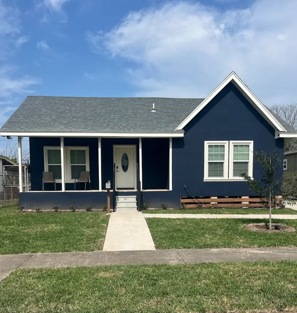 Zoo House - Image 1