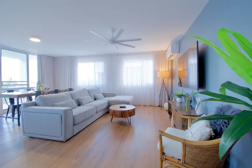 Modern Riverfront Apartment: Walk to Beach & Wharf - Image 1