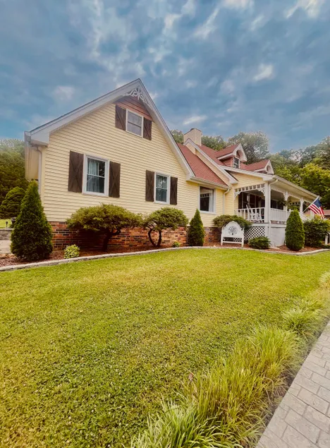 HuntsRetreat Beautiful CapeCod home Ideal Location - Image 1