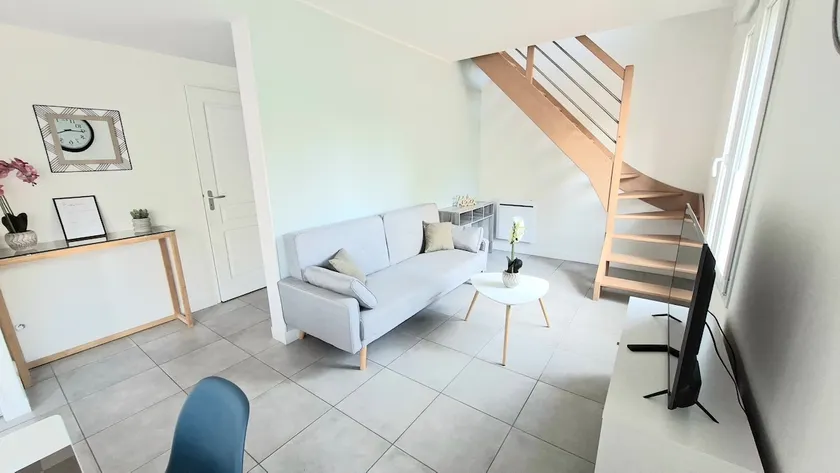 Cozy duplex apartment, with private parking - Image 1