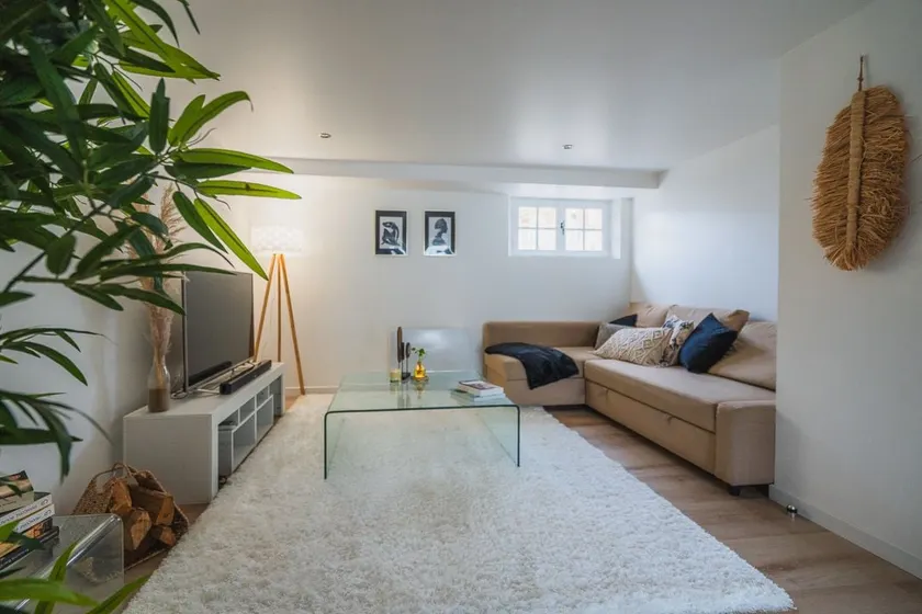 Zola's house is very charming. - Image 1