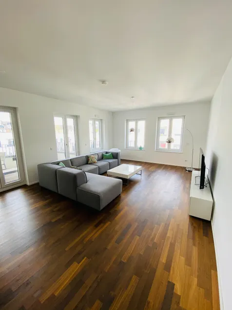 Large apartment, centrally modern, terrace, parking - Image 1