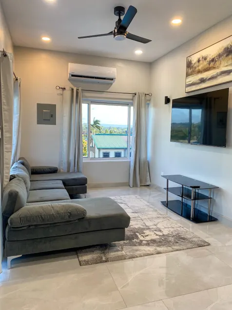 Plush Skyview Penthouse - Image 1