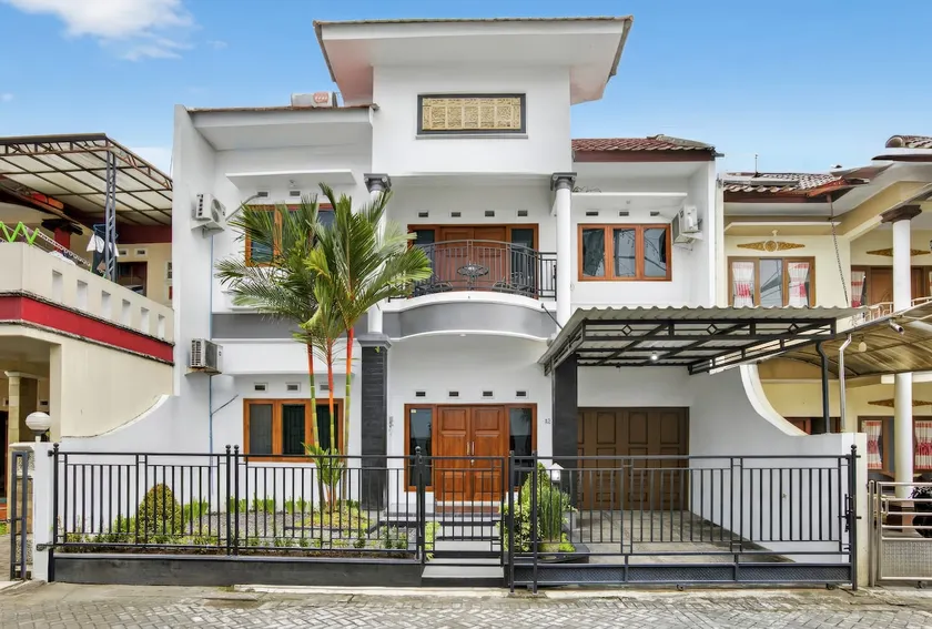 Shafira House - Modern 3BR House Strategic Location - Image 1
