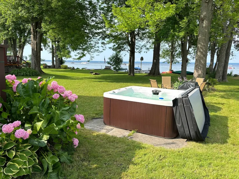 Lakefront Retreat w/ Year Round Hot TUB - Image 1