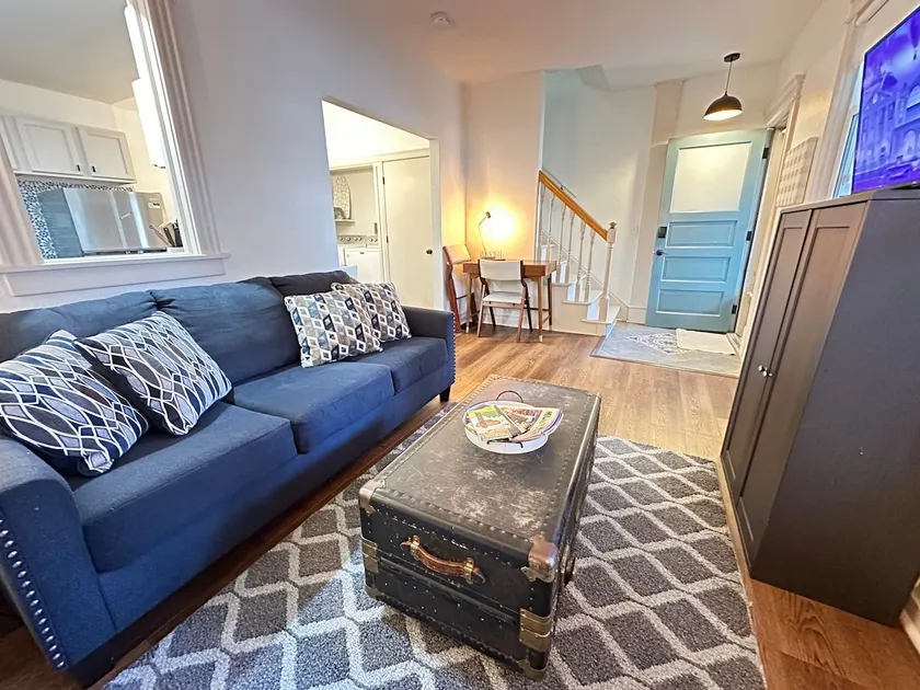 A Charming Storyhill Home7- walk to Amer Fam Field - Image 1