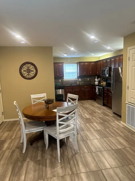 Less than a mile from the Lake in Russellville! - Image 1