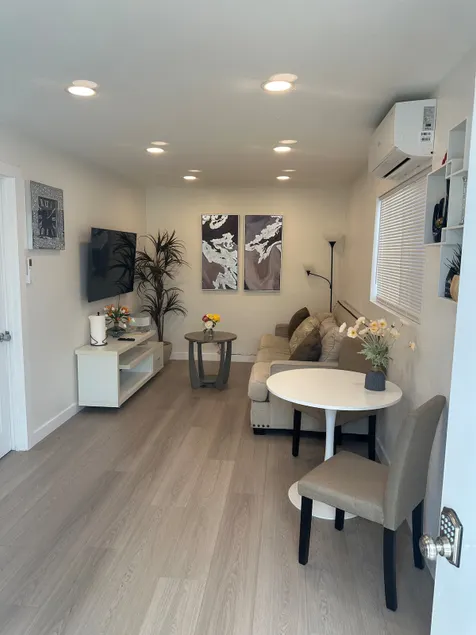 *Lovely private Studio* - Image 1