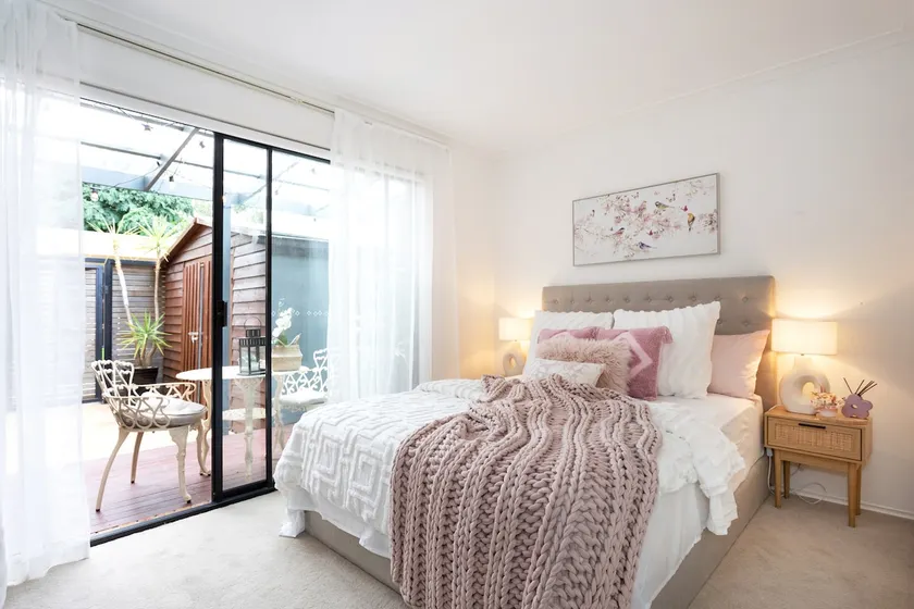 Bentleigh Private 1BR 5min Train Cafes Quiet Cozy - Image 1