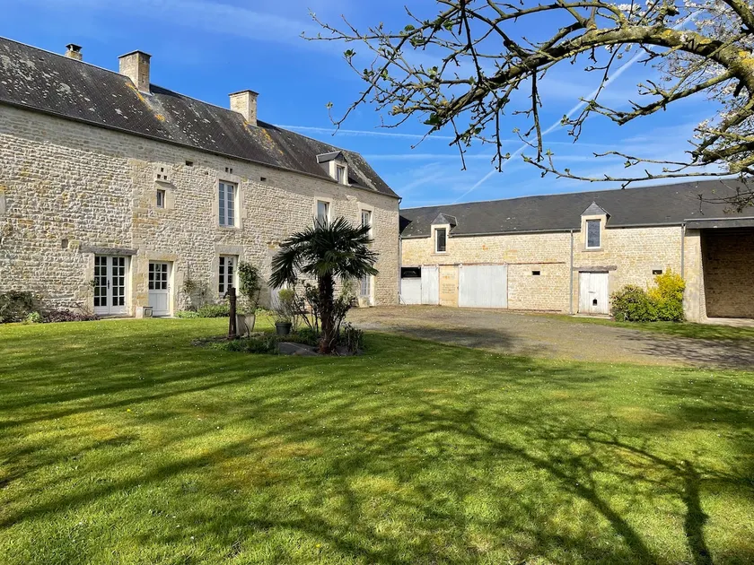 Large authentic house sleeps 17. - Image 1